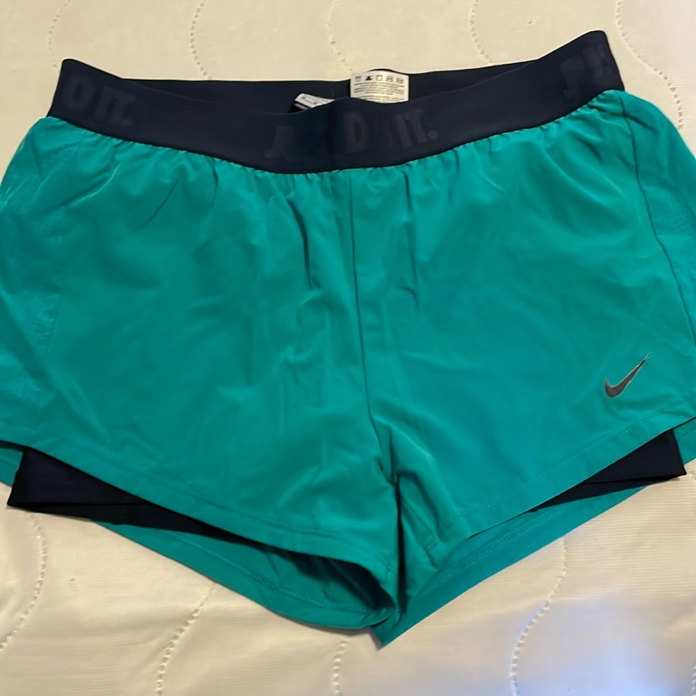 Short nike size M